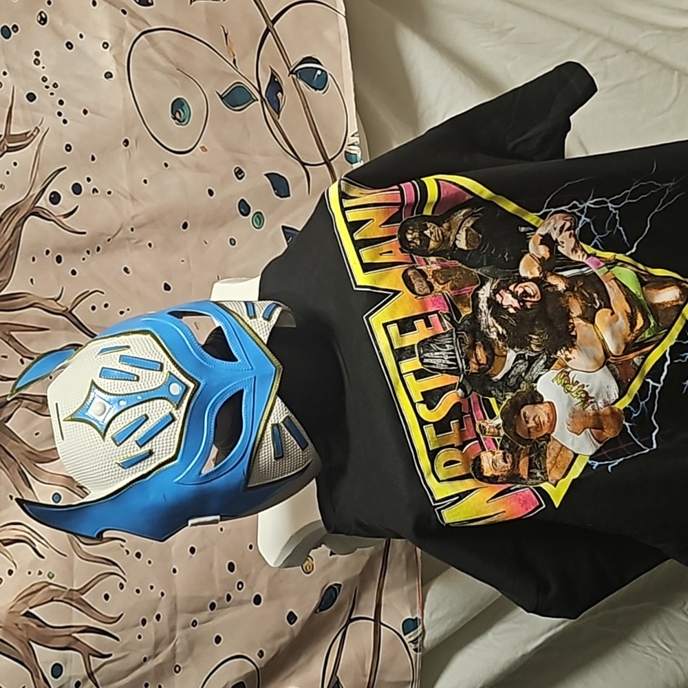WWE Rey Mysterio mask & Wrestlemania Tee